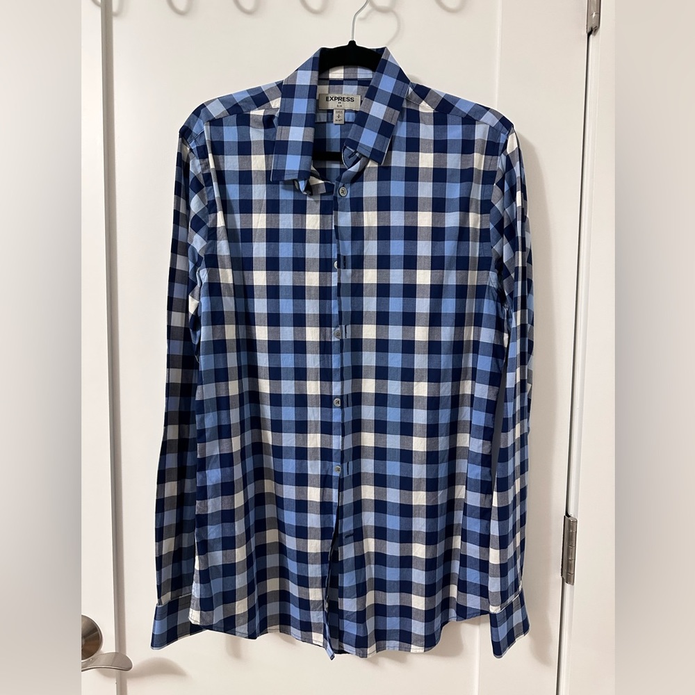 Slim fit men’s button down!